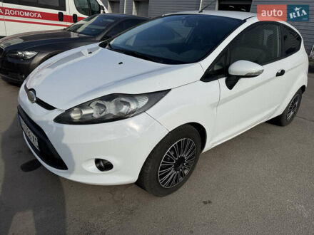Белый Форд Фиеста, объемом двигателя 1.4 л и пробегом 181 тыс. км за 4600 $, фото 1 на Automoto.ua