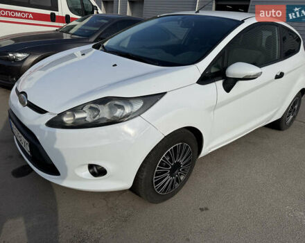 Белый Форд Фиеста, объемом двигателя 1.4 л и пробегом 181 тыс. км за 4600 $, фото 1 на Automoto.ua