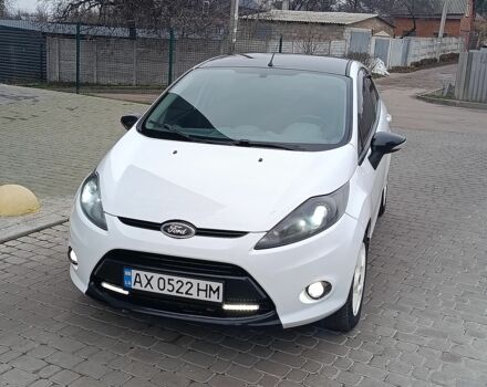 Білий Форд Фієста, об'ємом двигуна 1.4 л та пробігом 131 тис. км за 7000 $, фото 1 на Automoto.ua