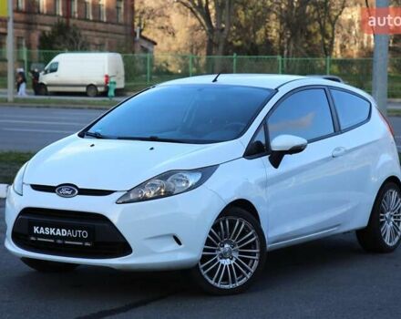 Білий Форд Фієста, об'ємом двигуна 1.2 л та пробігом 215 тис. км за 5500 $, фото 1 на Automoto.ua