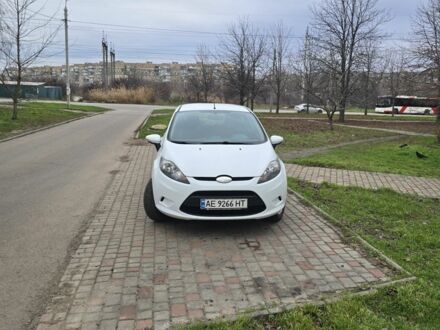 Білий Форд Фієста, об'ємом двигуна 1.6 л та пробігом 200 тис. км за 4500 $, фото 1 на Automoto.ua