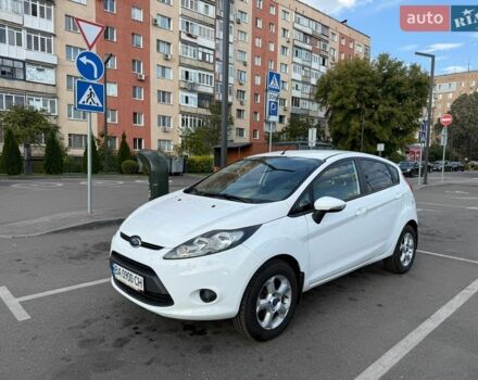 Білий Форд Фієста, об'ємом двигуна 1.39 л та пробігом 94 тис. км за 7800 $, фото 1 на Automoto.ua