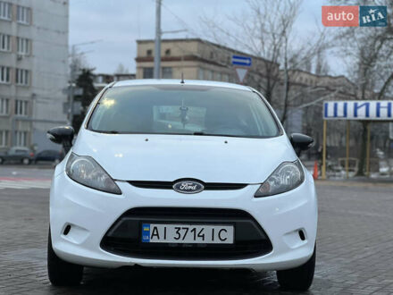 Форд Фиеста 2010 в Киеве на Automoto.ua Белый Форд Фиеста, объемом двигателя 1.4 л и пробегом 244 тыс. км за 4000 $, фото 1 на Automoto.ua