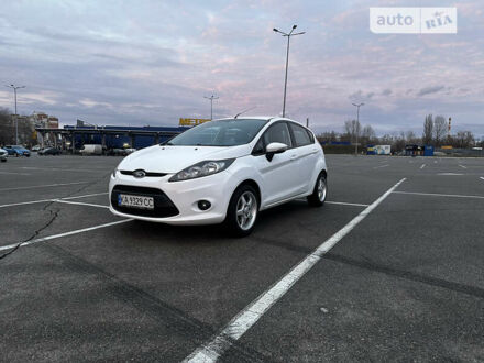 Форд Фиеста 2010 в Киеве на Automoto.ua Белый Форд Фиеста, объемом двигателя 1.4 л и пробегом 196 тыс. км за 5999 $, фото 1 на Automoto.ua