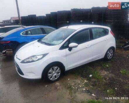 Белый Форд Фиеста, объемом двигателя 1.25 л и пробегом 147 тыс. км за 5800 $, фото 1 на Automoto.ua