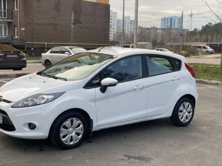 Белый Форд Фиеста, объемом двигателя 1.4 л и пробегом 158 тыс. км за 6800 $, фото 1 на Automoto.ua