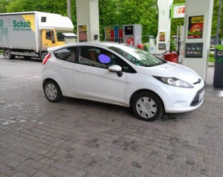 Білий Форд Фієста, об'ємом двигуна 1.2 л та пробігом 220 тис. км за 4200 $, фото 1 на Automoto.ua
