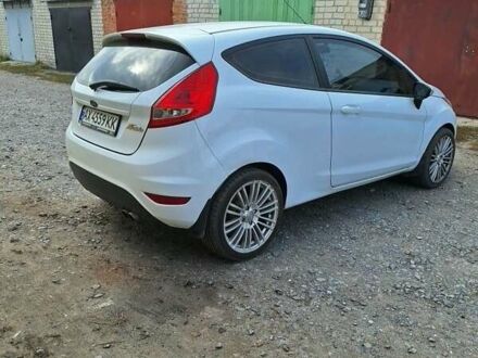 Белый Форд Фиеста, объемом двигателя 1.2 л и пробегом 215 тыс. км за 5500 $, фото 1 на Automoto.ua