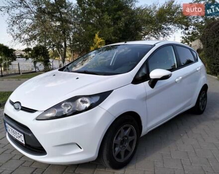 Білий Форд Фієста, об'ємом двигуна 1.4 л та пробігом 200 тис. км за 7799 $, фото 1 на Automoto.ua
