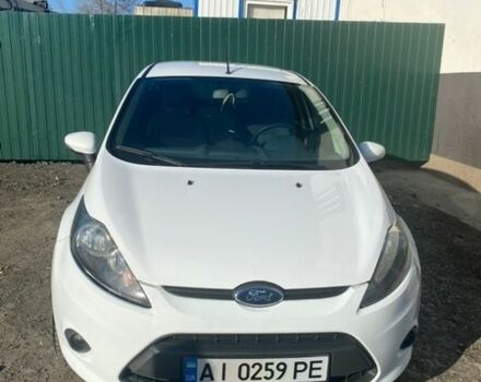 Белый Форд Фиеста, объемом двигателя 1.39 л и пробегом 220 тыс. км за 6300 $, фото 1 на Automoto.ua