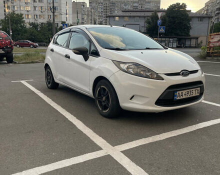 Белый Форд Фиеста, объемом двигателя 1.2 л и пробегом 135 тыс. км за 4850 $, фото 1 на Automoto.ua