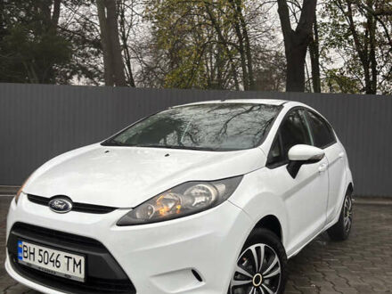 Белый Форд Фиеста, объемом двигателя 1.24 л и пробегом 212 тыс. км за 5400 $, фото 1 на Automoto.ua