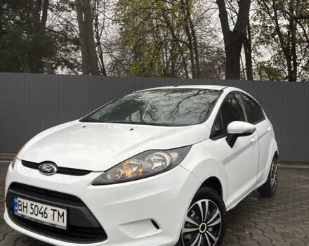 Белый Форд Фиеста, объемом двигателя 1.24 л и пробегом 212 тыс. км за 5400 $, фото 1 на Automoto.ua