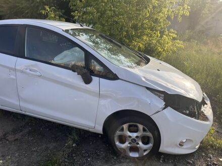 Форд Фиеста 2011 в Киеве на Automoto.ua Белый Форд Фиеста, объемом двигателя 1.4 л и пробегом 119 тыс. км за 2300 $, фото 1 на Automoto.ua