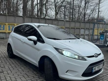 Белый Форд Фиеста, объемом двигателя 1.39 л и пробегом 270 тыс. км за 6100 $, фото 1 на Automoto.ua