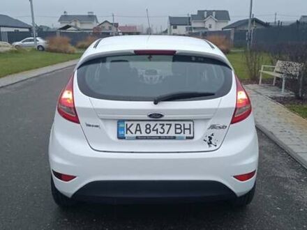 Белый Форд Фиеста, объемом двигателя 1.24 л и пробегом 264 тыс. км за 5500 $, фото 1 на Automoto.ua