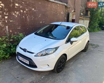 Белый Форд Фиеста, объемом двигателя 1.4 л и пробегом 140 тыс. км за 7300 $, фото 1 на Automoto.ua