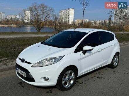 Білий Форд Фієста, об'ємом двигуна 1.4 л та пробігом 107 тис. км за 7400 $, фото 1 на Automoto.ua