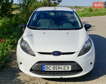 Белый Форд Фиеста, объемом двигателя 1.4 л и пробегом 230 тыс. км за 4500 $, фото 1 на Automoto.ua