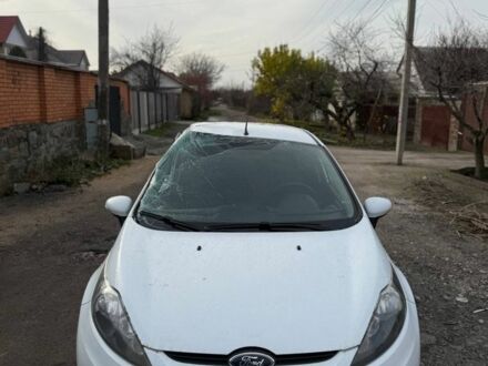 Білий Форд Фієста, об'ємом двигуна 1.2 л та пробігом 103 тис. км за 2200 $, фото 1 на Automoto.ua