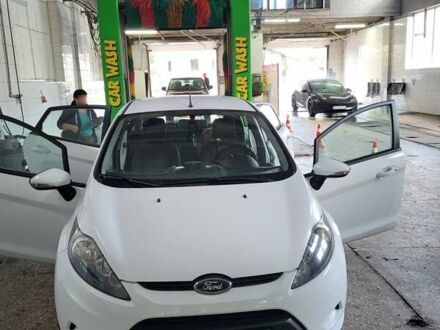 Форд Фиеста 2011 в Запорожье на Automoto.ua Белый Форд Фиеста, объемом двигателя 1.24 л и пробегом 159 тыс. км за 5300 $, фото 1 на Automoto.ua