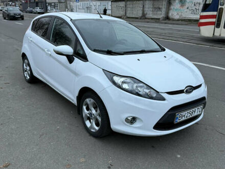 Белый Форд Фиеста, объемом двигателя 1.39 л и пробегом 110 тыс. км за 6950 $, фото 1 на Automoto.ua