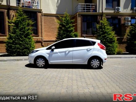 Форд Фиеста 2011 в Одессе на Automoto.ua Белый Форд Фиеста, объемом двигателя 1.2 л и пробегом 139 тыс. км за 5800 $, фото 1 на Automoto.ua