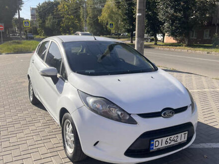 Белый Форд Фиеста, объемом двигателя 1.4 л и пробегом 308 тыс. км за 4950 $, фото 1 на Automoto.ua