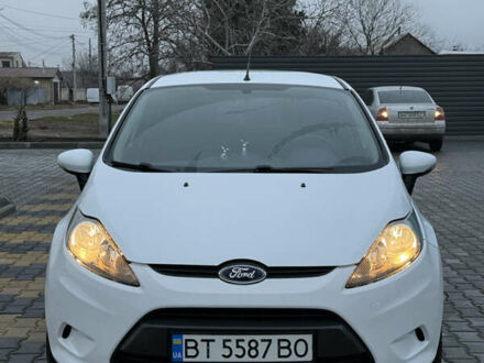 Белый Форд Фиеста, объемом двигателя 1.39 л и пробегом 105 тыс. км за 6980 $, фото 1 на Automoto.ua