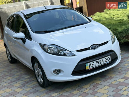 Форд Фиеста 2011 в Днепре (Днепропетровске) на Automoto.ua Белый Форд Фиеста, объемом двигателя 1.4 л и пробегом 41 тыс. км за 8700 $, фото 1 на Automoto.ua