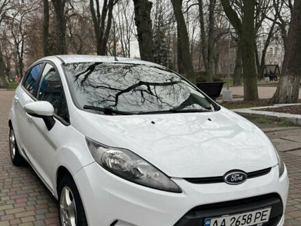 Белый Форд Фиеста, объемом двигателя 1.25 л и пробегом 170 тыс. км за 5700 $, фото 1 на Automoto.ua
