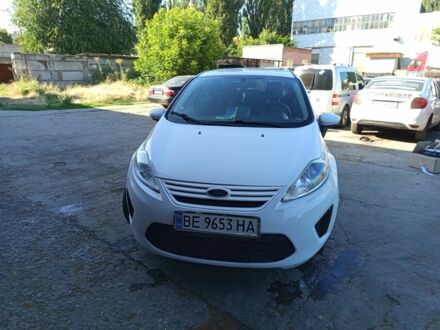Белый Форд Фиеста, объемом двигателя 1.6 л и пробегом 195 тыс. км за 6036 $, фото 1 на Automoto.ua