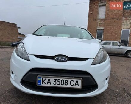 Белый Форд Фиеста, объемом двигателя 1.3 л и пробегом 117 тыс. км за 6400 $, фото 1 на Automoto.ua