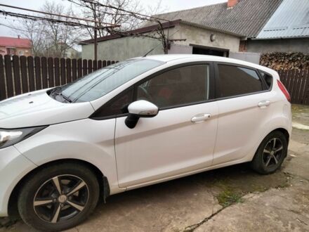 Білий Форд Фієста, об'ємом двигуна 1.6 л та пробігом 205 тис. км за 4500 $, фото 1 на Automoto.ua