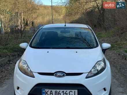 Белый Форд Фиеста, объемом двигателя 1.39 л и пробегом 128 тыс. км за 6900 $, фото 1 на Automoto.ua