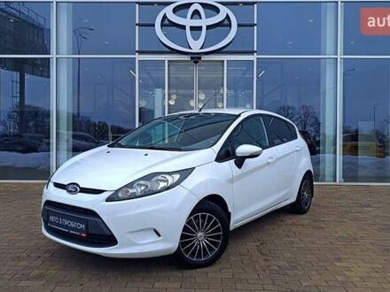 Белый Форд Фиеста, объемом двигателя 1.2 л и пробегом 134 тыс. км за 5556 $, фото 1 на Automoto.ua