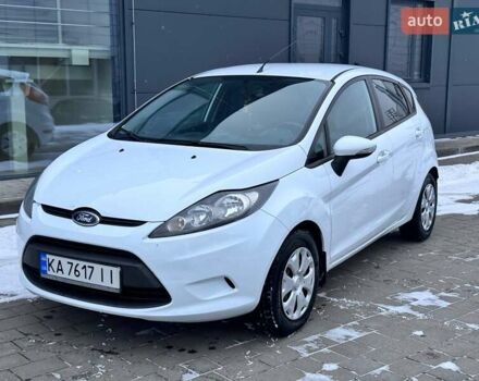 Белый Форд Фиеста, объемом двигателя 1.2 л и пробегом 150 тыс. км за 5250 $, фото 1 на Automoto.ua