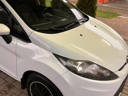 Белый Форд Фиеста, объемом двигателя 1.39 л и пробегом 199 тыс. км за 6500 $, фото 1 на Automoto.ua