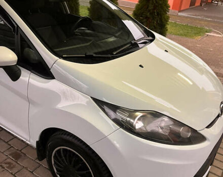 Белый Форд Фиеста, объемом двигателя 1.39 л и пробегом 199 тыс. км за 6500 $, фото 1 на Automoto.ua