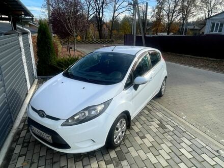 Белый Форд Фиеста, объемом двигателя 1.2 л и пробегом 250 тыс. км за 4999 $, фото 1 на Automoto.ua