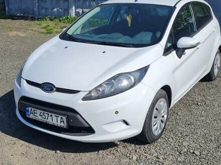 Форд Фиеста 2011 в Луцке на Automoto.ua Белый Форд Фиеста, объемом двигателя 1.56 л и пробегом 287 тыс. км за 5800 $, фото 1 на Automoto.ua
