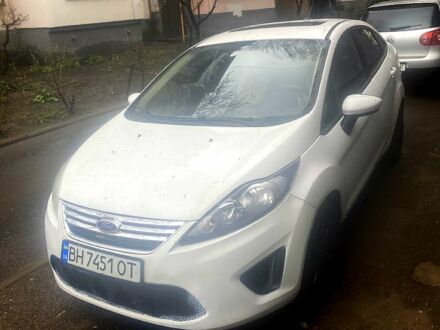 Белый Форд Фиеста, объемом двигателя 1.6 л и пробегом 199 тыс. км за 5719 $, фото 1 на Automoto.ua