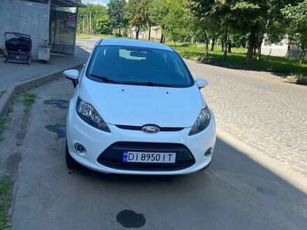 Белый Форд Фиеста, объемом двигателя 1.39 л и пробегом 105 тыс. км за 6000 $, фото 1 на Automoto.ua