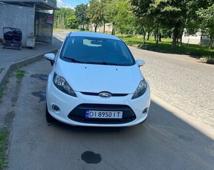 Белый Форд Фиеста, объемом двигателя 1.39 л и пробегом 105 тыс. км за 6000 $, фото 1 на Automoto.ua