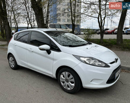 Білий Форд Фієста, об'ємом двигуна 1.4 л та пробігом 225 тис. км за 5900 $, фото 1 на Automoto.ua
