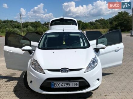 Білий Форд Фієста, об'ємом двигуна 1.3 л та пробігом 175 тис. км за 6500 $, фото 1 на Automoto.ua