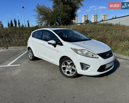 Білий Форд Фієста, об'ємом двигуна 1.6 л та пробігом 157 тис. км за 7800 $, фото 1 на Automoto.ua