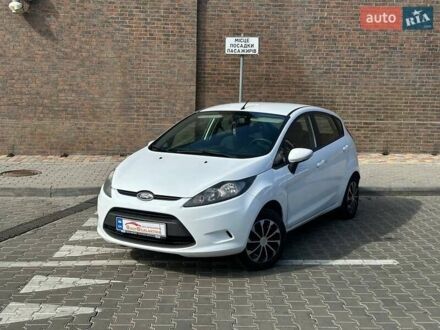 Форд Фиеста 2012 в Одессе на Automoto.ua Белый Форд Фиеста, объемом двигателя 1.4 л и пробегом 299 тыс. км за 5600 $, фото 1 на Automoto.ua
