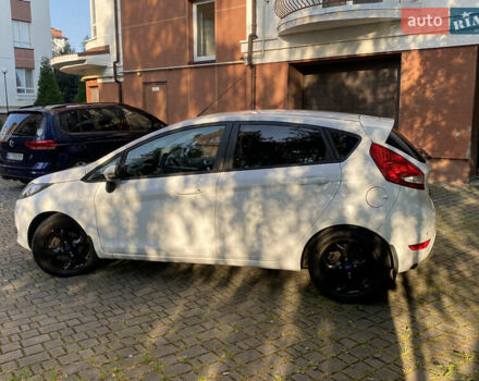 Белый Форд Фиеста, объемом двигателя 1.39 л и пробегом 95 тыс. км за 6900 $, фото 1 на Automoto.ua