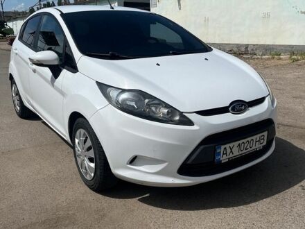 Білий Форд Фієста, об'ємом двигуна 1.24 л та пробігом 107 тис. км за 6400 $, фото 1 на Automoto.ua